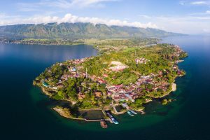 samosir lake toba