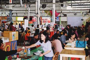 Authentic travel experiences in Indonesia at a traditional market